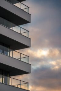 facade immeuble design balcon