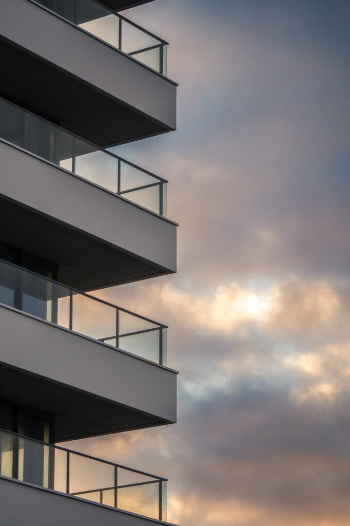 facade immeuble design balcon